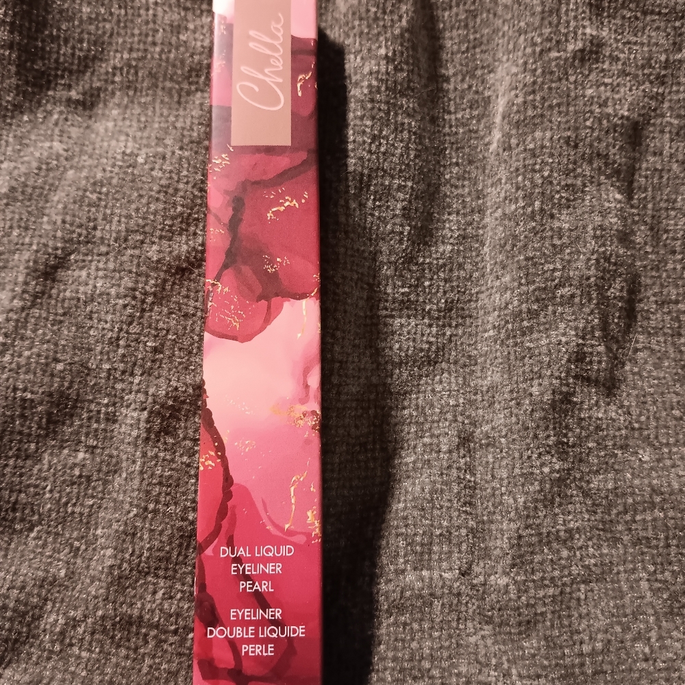 ***FREE WITH PURCHASE ***Chella Dual Liquid Eyeliner in Blue/Black